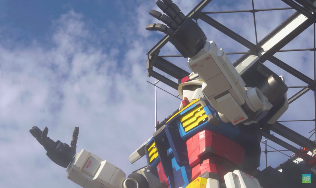 Gundam raising its hands