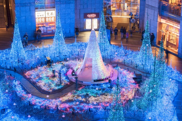 example of a shopping centers illumination in japan