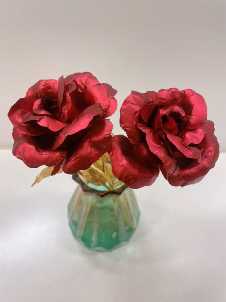 This chic rose is a more classic flower that would pair well with the vases and other 100 yen store luxury items