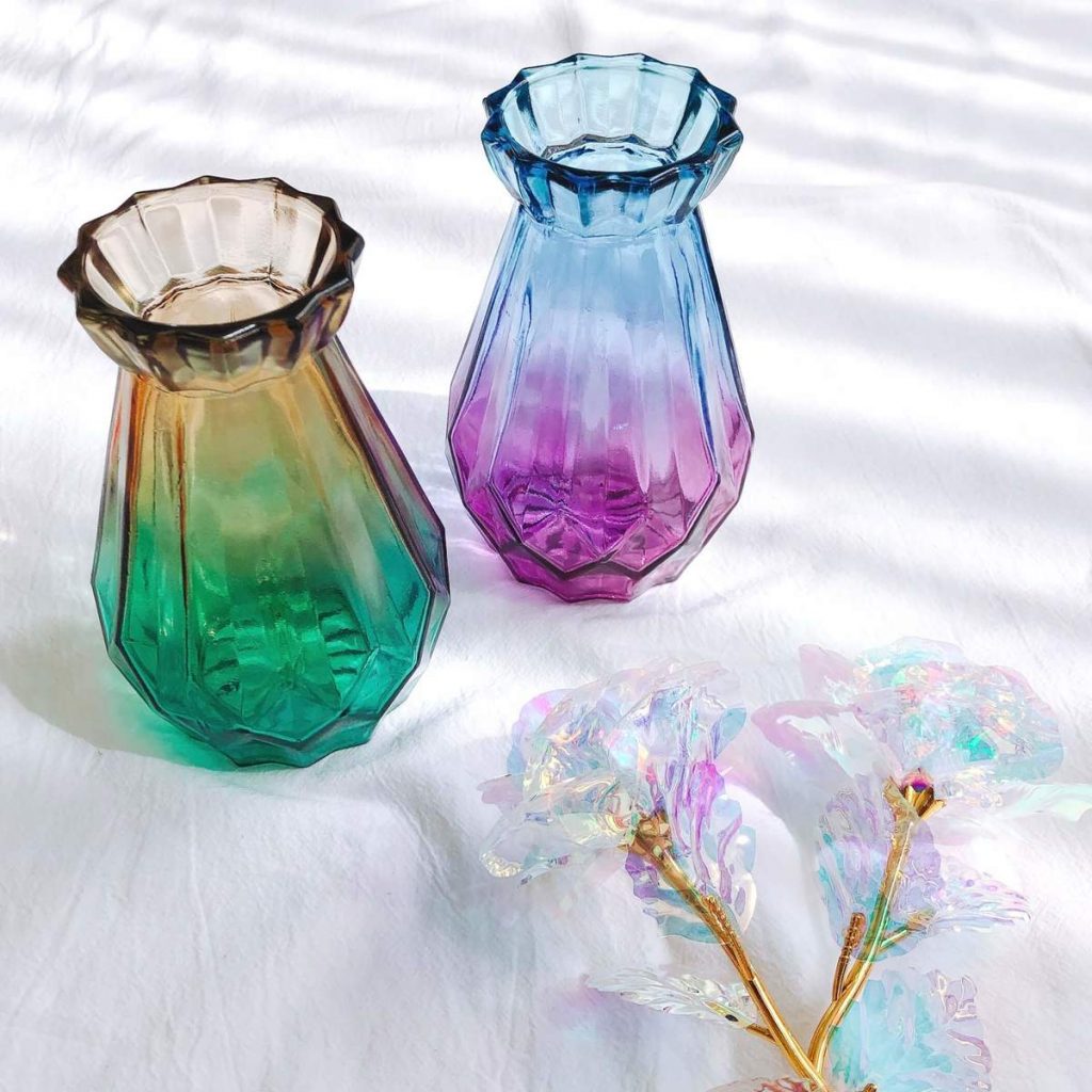 Some 100 yen store luxury items include these diamond glass vases from seria