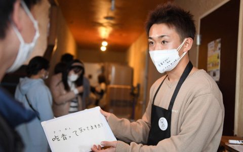 japans stutter cafe employee